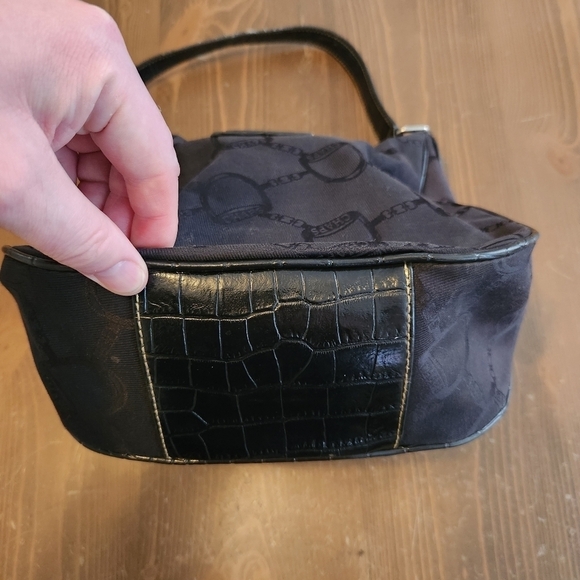 Chaps Black Shoulder Carry Zip Purse Bag With Double Mirror And Holders - Picture 7 of 16